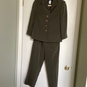 JONES NEW YORK 100% silk green suit size 12 petite.